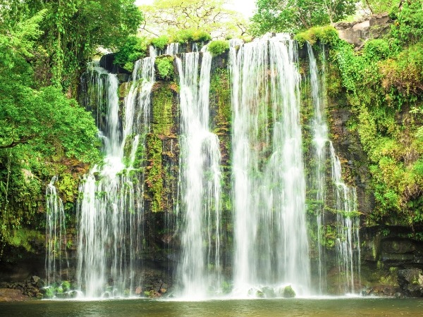Llanos de Cortés Waterfall